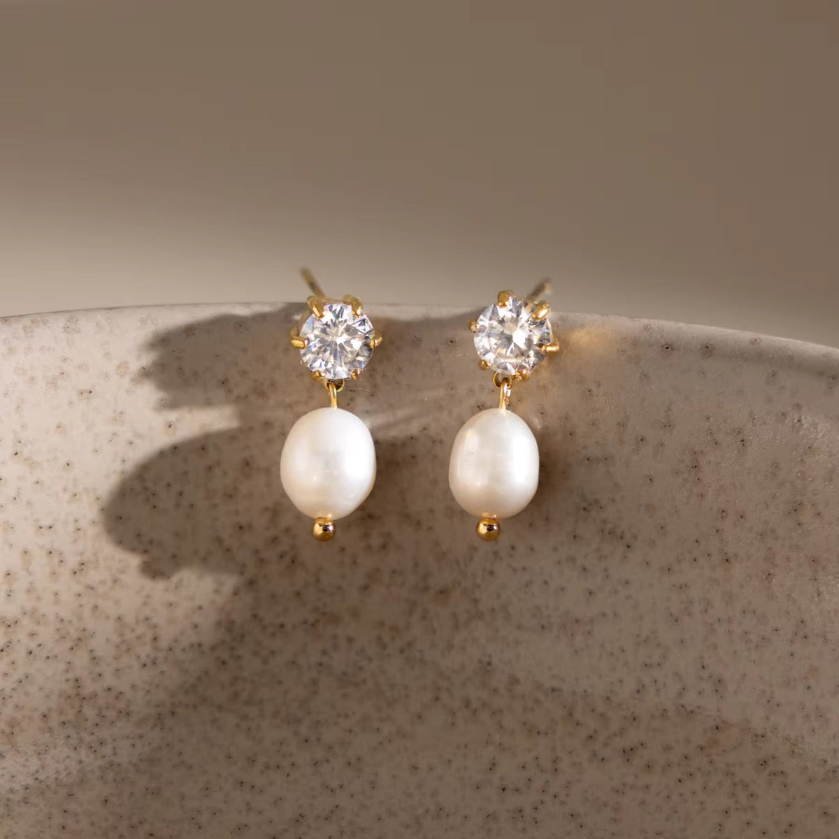 Elsa Pearl Earrings