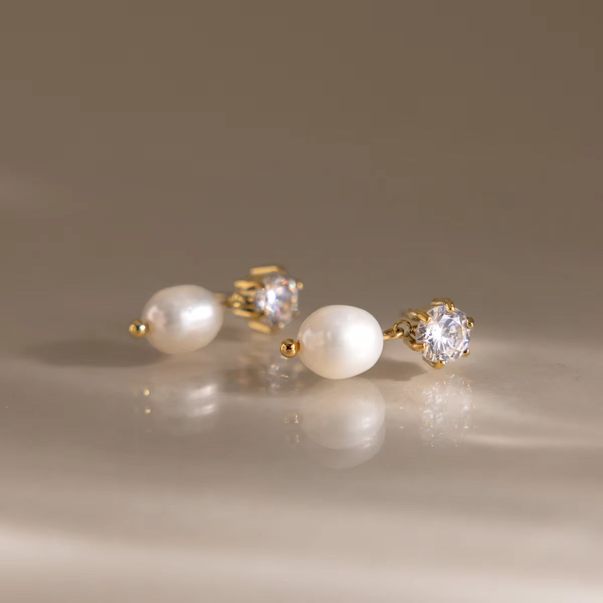 Elsa Pearl Earrings