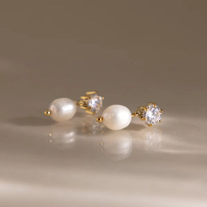 Elsa Pearl Earrings